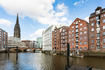 Obraz premium waterfront of Nikolaifleet canal in Hamburg city