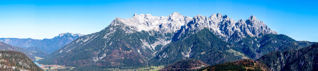 Fototapeta na wymiar pillersee valley