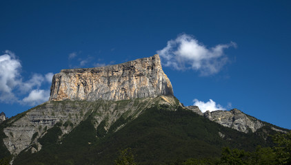 Fototapeta na wymiar Le mont Aiguille à Saint-Martin-de-Clelles, Isère, France