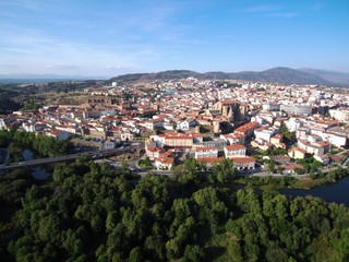 Fototapeta na wymiar Drone en Plasencia, ciudad de Cáceres, situada en el norte de la comunidad autónoma de Extremadura (España)