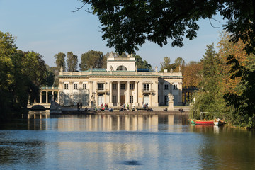 Obraz na płótnie Canvas Sunny autumnal day in the Royal Baths Park, Warsaw, POland