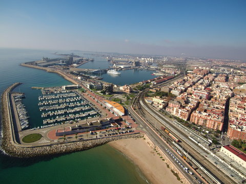 Puerto deportivo de Tarragona desde el aire.