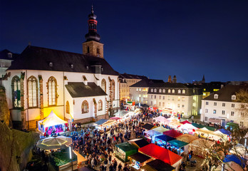 Saarbrücken – Traditioneller Weihnachtsmarkt an der Schlosskirche