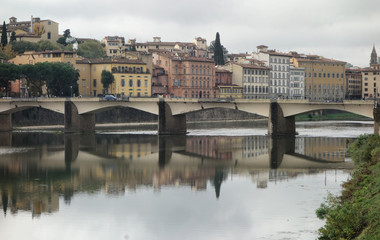 Fototapeta na wymiar Ponte delle Grazie Florence, Italy