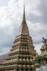 Pagoda is in Wat Pho that was named as the temple of the pagoda or chedi that are decorated with yellow glaze or glazed tiles or dark blue. 