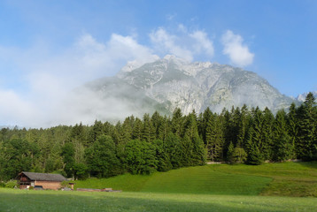 Fototapeta na wymiar Schöner Morgen in Tirol