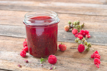 Smoothie mit Chia und Himbeeren