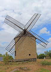 Fototapeta na wymiar Moulin à vent, Mont Dol