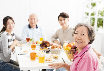 Obraz na płótnie Canvas Happy asian family having dinner together