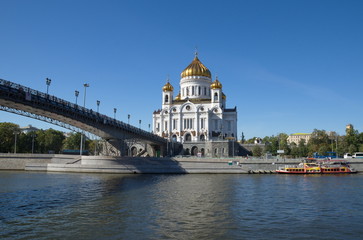 Fototapeta na wymiar The Cathedral of Christ the Savior and the Patriarchal bridge, Moscow, Russia 