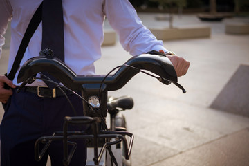 Obraz premium Young buinessman riding to work in the city