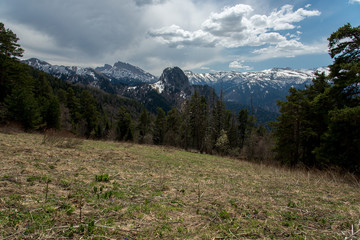 Obraz premium The mountain range of the Big Thach natural park. Adygea