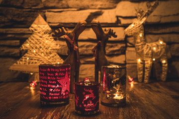 Kerze mit Weihnachts Dekoration