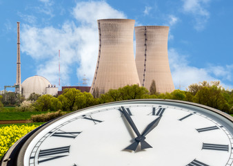 Atomkraftwerk Uhr 5vor12