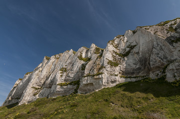 Fototapeta na wymiar Le Tréport ist ein französischer Ort in der Normandie. Er ist bekannt für seine Standseilbahn und die höchste Kreidefelswand Europas (110m)