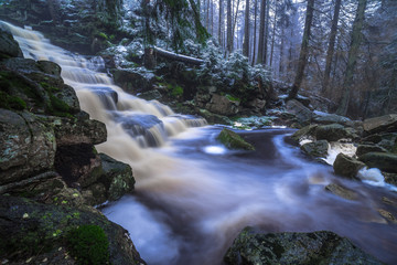 Oderteich Wasserfall in Schnee