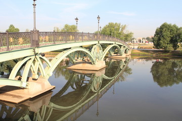 Fototapeta premium Great and art big bridge at the centre of Moscow park, Russia