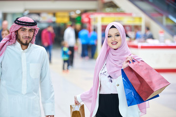 Young muslim couple shopping