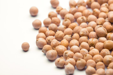  Close-up photo close-up seeds of chickpeas on a white background