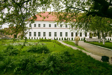 Fototapeta na wymiar Well-preserved old building with garden and green alley at the Dubno Castle in Ukraine