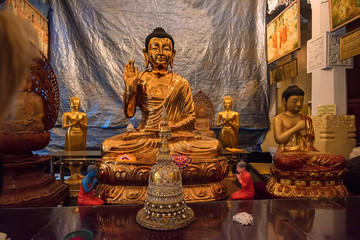 Obraz premium Buddha statues in Temple of the Tooth