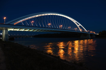 Fototapeta na wymiar Apollo bridge by night
