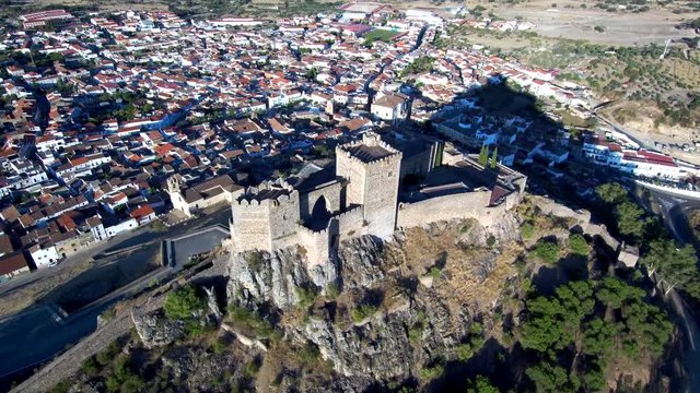 El Castillo de Luna  de Alburquerque desde el aire. Alburquerque esta situado en,Badajoz Extremadura