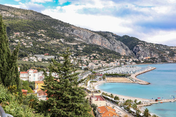 Obraz premium Looking east along the Provencal coastline