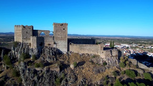 El Castillo de Luna  de Alburquerque desde el aire. Alburquerque esta situado en,Badajoz Extremadura