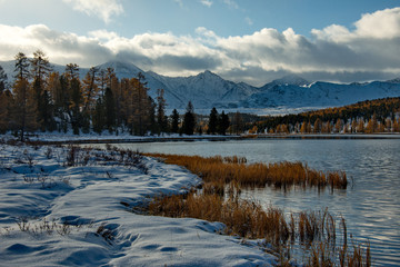 Fototapeta na wymiar Autumn in the Altai Mountains