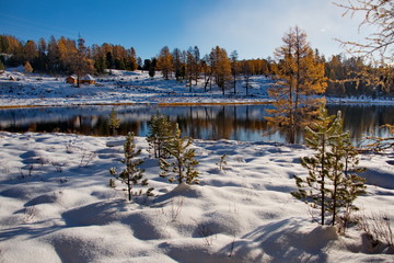 Fototapeta na wymiar Autumn in the Altai Mountains