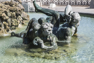 Fontaine sur la place de bordeaux