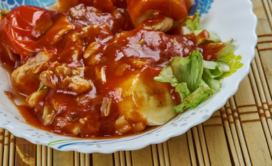 Naklejka premium Pollo en Manchamanteles