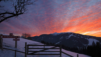 Das Grießenkar in Flachau im rötlichen Abendlicht © christakramer