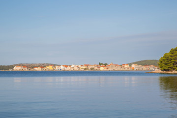 Morgenstimmung auf der kleinen Insel Krapanj bei Sibenik, Dalmatien, Kroatien