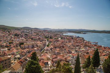 Fototapeta na wymiar Panorama und Sehenswürdigkeiten von Sibenik, Dalmatien, Kroatien