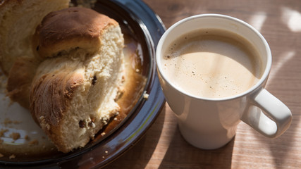 Kaffee mit Hefezopf