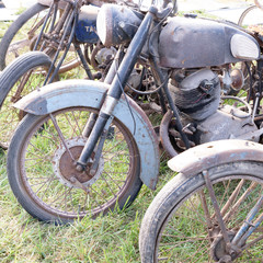 Alte Motorräder zum restaurieren