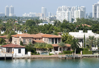 Fototapeta na wymiar Palm Island And Miami Beach
