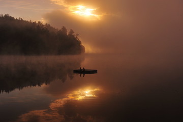 Fototapeta na wymiar sunrise on Paradox Lake