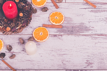 Fototapeta na wymiar Christmas decoration with wreath, oranges and cinnamon