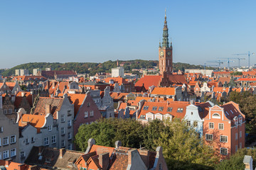 Obraz premium Old residential buildings and Main Town Hall's tower at the Main Town (Old Town) in Gdansk, Poland, viewed from above on a sunny day.