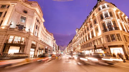 Fototapeten Shopping at Oxford street, London, Christmas day © alice_photo