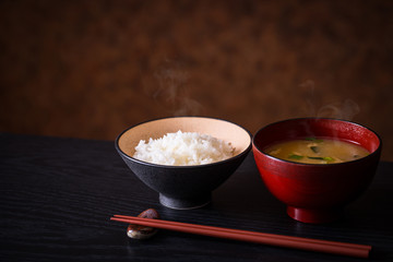 ごはんと味噌汁
