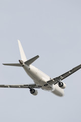 飛行機の離陸 -大阪国際空港-