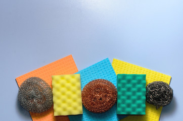 Sponges, metal sponges and cleaning napkins