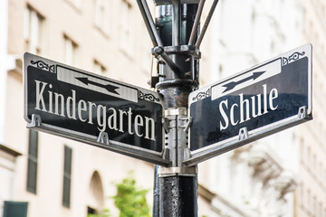 Obraz premium Schild 259 - Schule