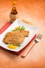 chicken cutlet with sliced lemon