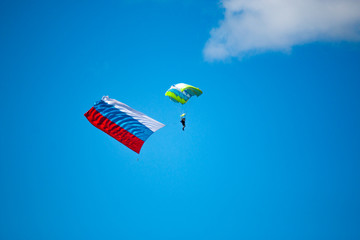 jump parashutist with the flag of Russia