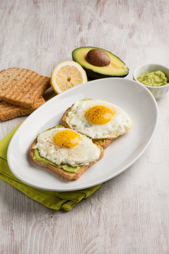 eggs over avocado cream and toasted bread